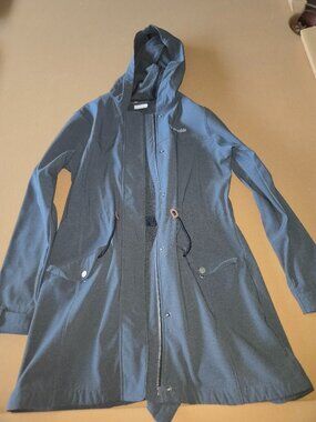 Columbia Women’s Hooded Rain Jacket – Size Medium – Lightweight Waterproof Coat